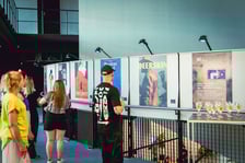 <p>Wystawa plakat&oacute;w filmowych na I pietrze Kina Nowe Horyzonty</p>