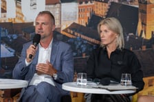 <p>wiceprezydent Wrocławia Renata Granowska i członek zarządu wojew&oacute;dztwa Jarosław Rybczenko / konferencja o Kongresie Kultury Wrocławia i Dolnego Śląska</p>