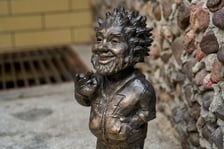 <p>Krasnal Movemenciak na cześć rapera OKI przy Barze Mlecznym Miś</p>