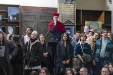 Wernisaż wystawy Dark Academia Kościoła Nihilistów w budynku po bibliotece na Szajnochy (19 października 2024)