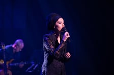 <p>Koncert "I tak przyjdzie wiosna!" został zorganizowany po to, żeby pom&oacute;c ludziom, kt&oacute;rzy ucierpieli w czasie wrześniowej powodzi. Na zdjęciu Magdalena Zawartko</p>
