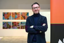 Tomasz Mikołajczak, kurator wystawy "Nowoczesne wnętrze" w Muzeum Architektury we Wrocławiu