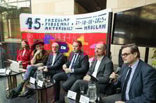 <p>Przy mikrofonie Igor W&oacute;jcik, dyrektor Ośrodka Kultury i Sztuki we Wrocławiu</p>