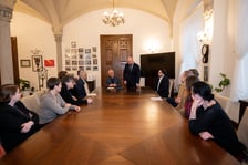 <p>Uroczystość wręczenia stypendi&oacute;w prezydenta Wrocławia na realizację przedsięwzięć artystycznych</p>