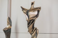 L’UNI. Stanisław Wysocki wernisaż rzeźby „Piękno jest kobietą