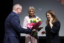 <p>Gala wręczenia nagr&oacute;d w VI edycji Konkursu Strefy Kontaktu we Wrocławskim Teatrze Wsp&oacute;łczesnym &ndash; Urszula Honek</p>