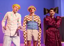 <p>Scena ze spektaklu &bdquo;Zła dziewczynka&rdquo; w reż. Jakuba Krofty we Wrocławskim Teatrze Lalek</p>
