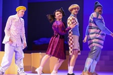 <p>Scena ze spektaklu &bdquo;Zła dziewczynka&rdquo; w reż. Jakuba Krofty we Wrocławskim Teatrze Lalek</p>