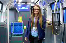 <p>Tramwaj im. Stanisława Dr&oacute;żdża będzie jeździł po Wrocławiu od poniedziałku 16 czerwca &ndash; motornicza MPK Wrocław</p>