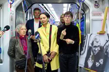 <p>Tramwaj im. Stanisława Dr&oacute;żdża będzie jeździł po Wrocławiu od poniedziałku 16 czerwca &ndash; przy mikrofonie dr Sylwia Świsłocka-Karwot, dyrektor Muzeum Wsp&oacute;łczesnego Wrocław&nbsp;</p>