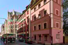 <p>Okna w kamieniczce &bdquo;Małgosia&rdquo;</p>
