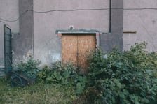 <p>Zdjęcia Jerzego Wypycha w książce &bdquo;Te wszystkie Raje, Zrywy i Jutrzenki. O małych kinach na Dolnym Śląsku&rdquo; układają się w rodzaj eseju fotograficznego</p>