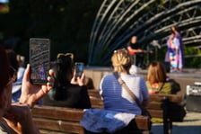 <p>Koncert z cyklu Muzyczne Parki Wrocławia - Sępolno, Emose Uhunmwangho, 24 sierpnia</p>