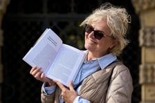 <p>Na zdjęciach Izabela Ganske, autorka książki&nbsp;&bdquo;Wrocław. Nieprzewodnik dla turyst&oacute;w i mieszkańc&oacute;w&rdquo;</p>