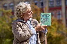 <p>Na zdjęciach Izabela Ganske, autorka książki&nbsp;&bdquo;Wrocław. Nieprzewodnik dla turyst&oacute;w i mieszkańc&oacute;w&rdquo;</p>