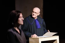 <p>Maja Ostaszewska i Jacek Poniedziałek w spektaklu &bdquo;Kofman. Podw&oacute;jne wiązanie&rdquo;</p>