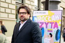 <p>Nowa akcja promującą czytelnictwo – „Wrocław czyta” – Jarosław Perduta, dyrektor Departamentu Kultury i Sportu </p>