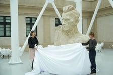 <p>&bdquo;Popiersie robotnika&rdquo; udostępnione zwiedzającym po konserwacji zobaczymy w Pawilonie Czterech Kopuł&nbsp;</p>