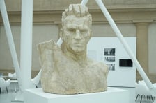 <p>&bdquo;Popiersie robotnika&rdquo; udostępnione zwiedzającym po konserwacji zobaczymy w Pawilonie Czterech Kopuł&nbsp;</p>