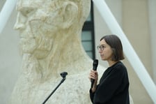 <p>&bdquo;Popiersie robotnika&rdquo; udostępnione zwiedzającym po konserwacji zobaczymy w Pawilonie Czterech Kopuł &ndash; przemawia Małgorzata Micuła</p>