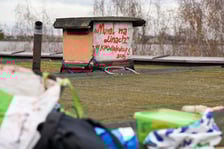 <p>Prace nad nowym muralem przy Kr&oacute;lewskiej</p>