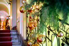 <p>Przepiękna wystawa &bdquo;Magia Świąt Royal Christmas&rdquo; w przestrzeniach Zamku Książ potrwa do 6 stycznia</p>