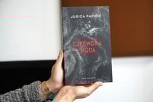 <p class="MsoNormal">Jurica Pavičić, &bdquo;Czerwona woda&rdquo;, przełożył Leszek Małczak, Oficyna Literacka Noir sur Blanc</p>