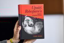 <p>Colin Jones, &bdquo;Upadek Robespierre'a. Ostatnie 24 godziny Terroru&rdquo;, przekład Grzegorz Kulesza, Znak Horyzont</p>