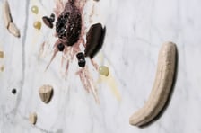 <p class="MsoNormal">Owoce &ldquo;Ziem Rzadkich&rdquo;</p>
<p class="MsoNormal">cykl makrofotografii; druk cyfrowy</p>
<p class="MsoNormal">2025</p>
<p class="MsoNormal">Okazy minerał&oacute;w z Krainy Wygasłych Wulkan&oacute;w (Pog&oacute;rze Kaczawskie), pozyskane w trakcie terenowych poszukiwań prowadzonych przez artyst&oacute;w; pochodzą z ich prywatnej kolekcji.</p>