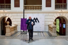 <p>Uroczyste odsłonięcie &bdquo;Portretu sześcioletniej Bożeny Steinborn&rdquo; Witkacego &ndash; daru dla Muzeum Narodowego we Wrocławiu</p>