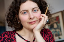 <p>Aleksandra Czudżak, wrocławska ilustratorka, graficzka w swoim mieszkaniu</p>