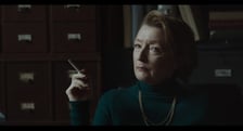 <p>Kadry z filmu &bdquo;Zima pod znakiem Wrony&rdquo; w reżyserii Kasi Adamik &ndash; aktorka Lesley Manville</p>