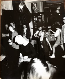 <p class="MsoNormal">Koncert zespoł&oacute;w Maanalainen, Samba i Dżungla w klubie Amsterdam przy ul. Borowskiej, 1994</p>