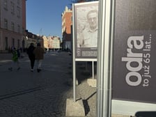 <p>Wystawa z okazji 65-lecia miesięcznika &bdquo;Odra&rdquo; na ul. Świdnickiej</p>
