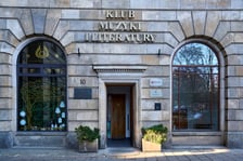 <p>Klub Muzyki i Literatury &ndash; wejście z placu Kościuszki</p>