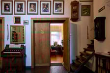 <p>Klub Muzyki i Literatury &ndash; foyer z wejściem do sali koncertowej</p>