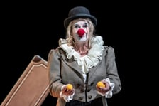 <p>Spektakl "Kaczątko", zdjęcie z pr&oacute;by.</p>