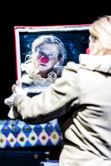 <p>Spektakl "Kaczątko", zdjęcie z pr&oacute;by.</p>