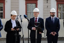 <p class="MsoNormal">Symboliczne &bdquo;wbicie łopaty&rdquo; pod budowę Muzeum Książąt Lubomirskich</p>