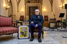 <p>Gala wręczenia Nagrody &bdquo;Odry&rdquo; w Ratuszu połączona z jubileuszem 65-lecia pisma &ndash; laureat Bohdan Zadura</p>