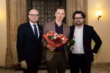 <p>Arlekiny 2026, uroczystość w Rauszu. Wrocław, 27.03.2026. Na zdjęciu od lewej Jakub Mazur, Albert Pyśk i Jarosław Perduta</p>