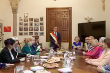 Wizyta seniorów w gabinecie  prezydenta Wrocławia