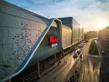 Wizualizacja budynku centrum handlowego Wroclavia z nowym logo międzynarodowej marki Westfield