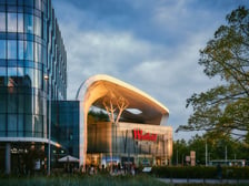 Wizualizacja budynku centrum handlowego Wroclavia z nowym logo międzynarodowej marki Westfield