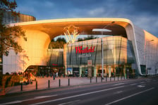 Wizualizacja budynku centrum handlowego Wroclavia z nowym logo międzynarodowej marki Westfield