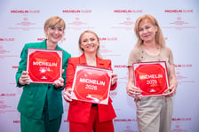 Uczestnicy uroczystości wręczenia plakiet przewodnika Michelin 2026.