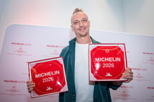 Uczestnicy uroczystości wręczenia plakiet przewodnika Michelin 2026.