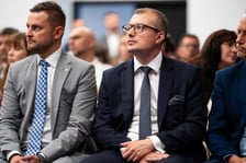 Od lewej siedzą Michał Rado, wicemarszałek dolnośląski i Mateusz Żak, wiceprezydent Wrocławia