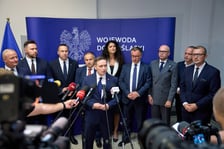 <p>Konferencja prasowa w Dolnośląskim Urzędzie Wojew&oacute;dzkim, 10.08.2026. Przy mikrofonie wiceminister Rozwoju i Technologii, Michał Jaros.</p>