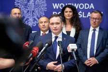 <p>Konferencja prasowa w Dolnośląskim Urzędzie Wojew&oacute;dzkim, 10.08.2026. Przy mikrofonie wiceminister Rozwoju i Technologii, Michał Jaros.</p>